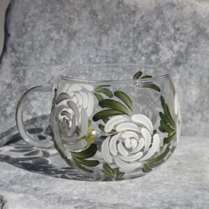 White Roses - Cam Kupa 410 ml, beyaz ve gri güllü kulplu görünüm